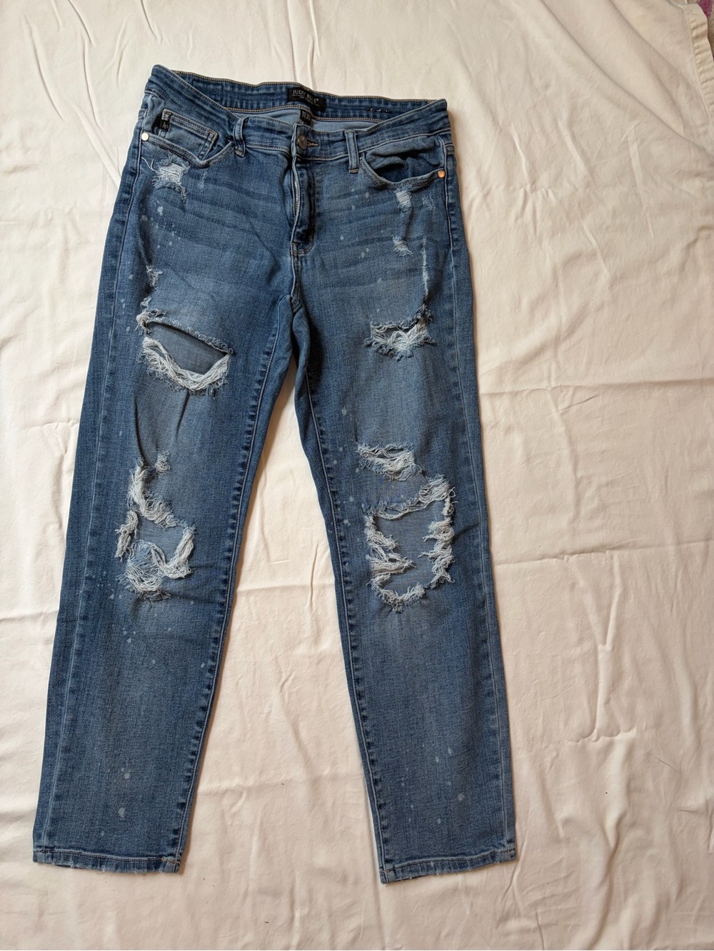 Judy Blue Distressed Boyfriend Jeans in Medium Blue Wash